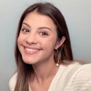 Meet your Posher, Dayana